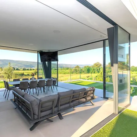 Spectacular Excelsior Perfect For Families, Business, Or Celebrations * Sumet