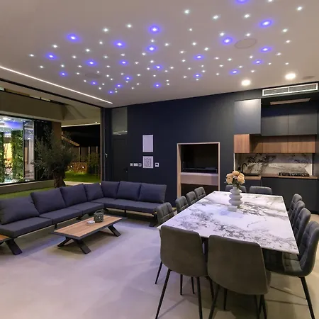 Spectacular Excelsior Perfect For Families, Business, Or Celebrations Villa *