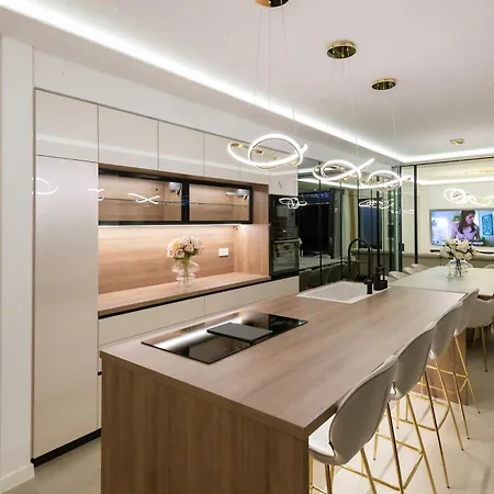 Spectacular Excelsior Perfect For Families, Business, Or Celebrations