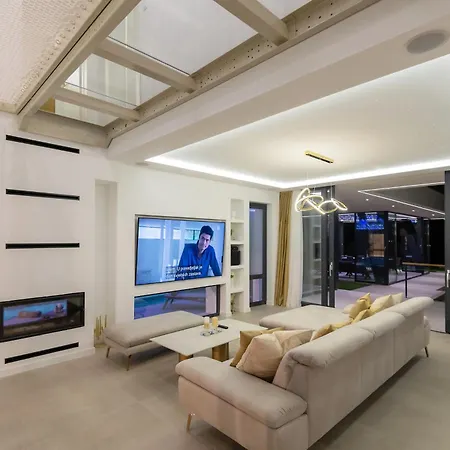 Spectacular Excelsior Perfect For Families, Business, Or Celebrations ヴィラ Šumet