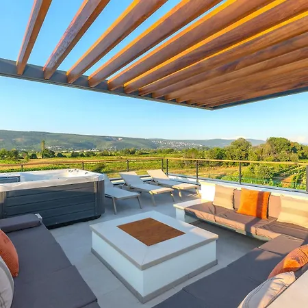Spectacular Excelsior Perfect For Families, Business, Or Celebrations ヴィラ Šumet