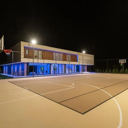 Spectacular Excelsior Perfect For Families, Business, Or Celebrations Šumet
