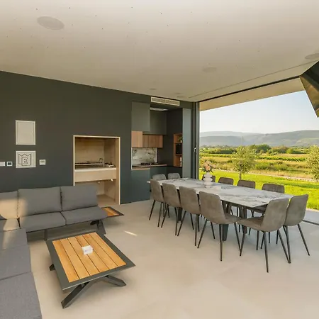 Spectacular Excelsior Perfect For Families, Business, Or Celebrations *