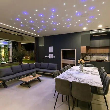 Spectacular Excelsior Perfect For Families, Business, Or Celebrations ヴィラ