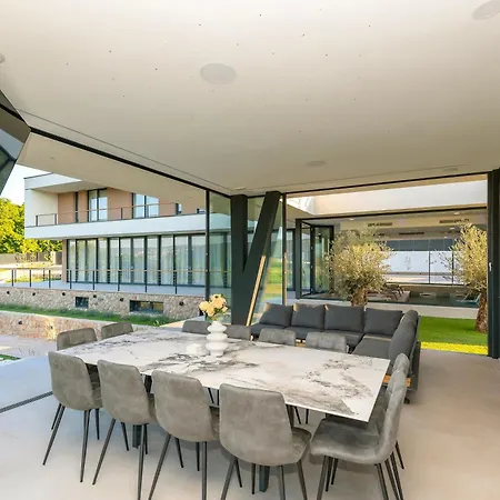 Spectacular Excelsior Perfect For Families, Business, Or Celebrations * Šumet