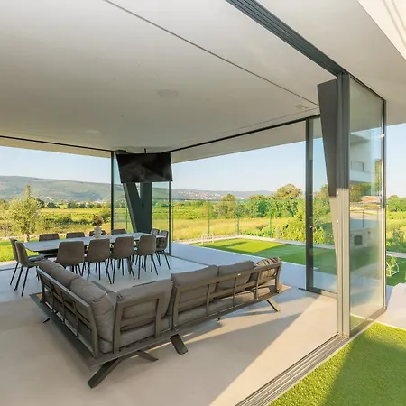 Spectacular Excelsior Perfect For Families, Business, Or Celebrations * Šumet